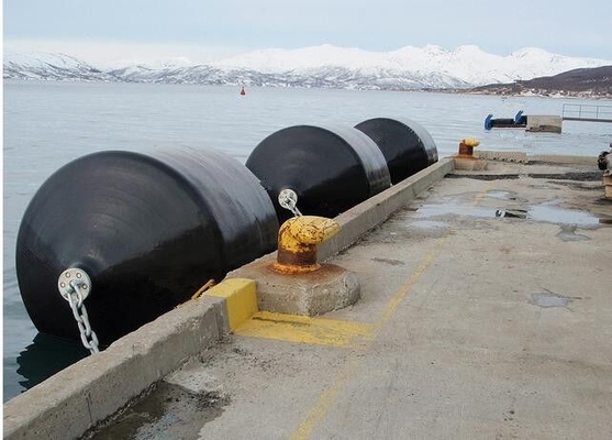 Lớp phủ Polyurea Tấm chắn EVA nổi trên biển với đặc tính bền cho bến cảng và neo đậu tàu