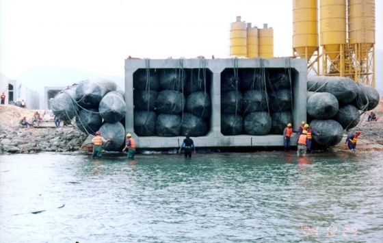 Cứu hộ Khinh khí cầu Cao su Hàng hải để Kéo đến Bờ biển Nâng hạng nặng trong các nhà máy đóng tàu