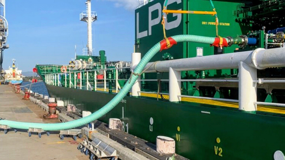 SHIP TO SHIP Ống gia cố được sử dụng trên cầu cảng để vận chuyển dầu thô