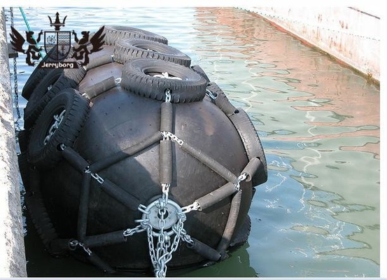 ISO 17357 Tiêu chuẩn 50kPa/80kPa Yokohama cao su Fender với lốp và chuỗi Marine Floating Fender