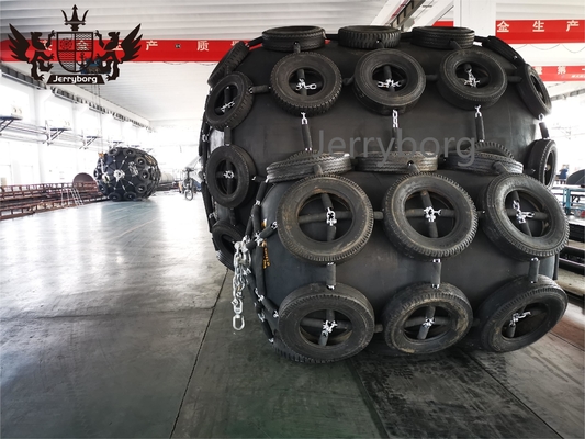ISO 17357 Tiêu chuẩn 50kPa/80kPa Yokohama cao su Fender với lốp và chuỗi Marine Floating Fender