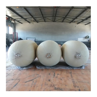 Phong thùng biển cao su lơ lửng nổi kiểu sling cho tàu đến bến cảng
