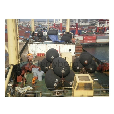 Máy phun nước biển Yokohama loại vít cao su cho tàu và cảng