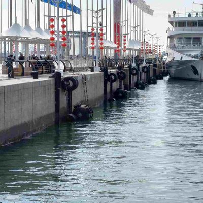 Thiết bị chống va chạm Chân đế bằng khí nén cao su hàng hải