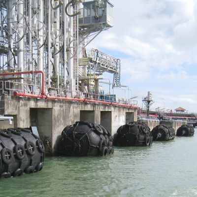 Chắn bùn khí nén bơm hơi Yokohama Chắn bùn nổi 50 kpa docking