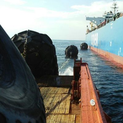 Chắn bùn khí nén bơm hơi Yokohama Chắn bùn nổi 50 kpa docking